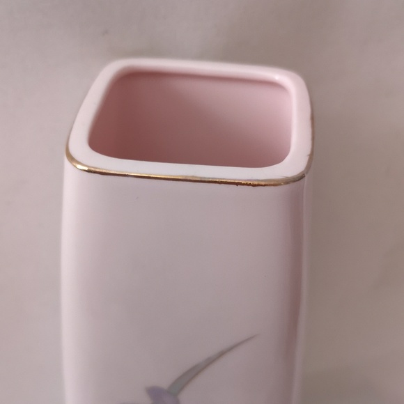 Beautiful Vintage Square Pink Vase with Lily Flower Design, Made in Japan - Picture 3 of 4
